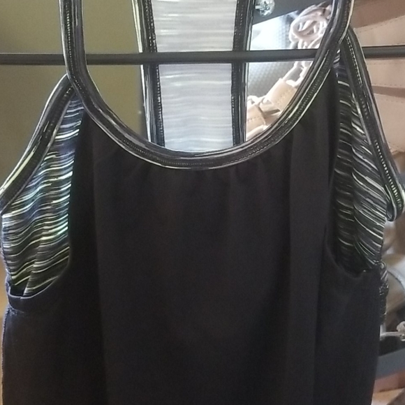 Top - Picture 2 of 4